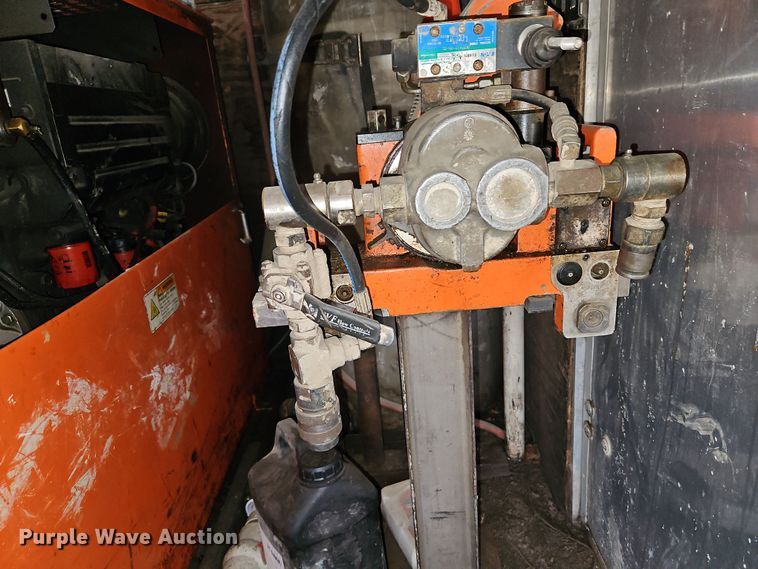 image for item DN7114 2006 GMC C5500  box truck