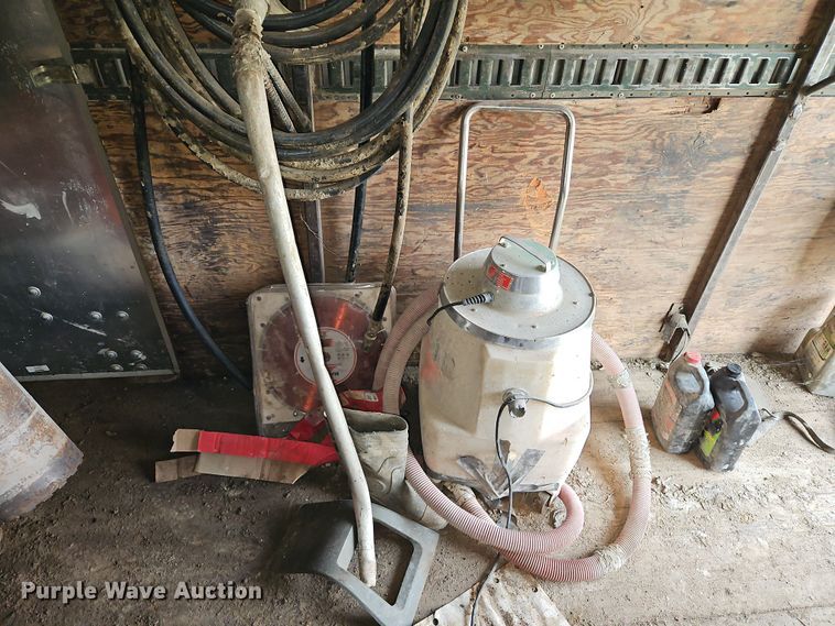 image for item DN7114 2006 GMC C5500  box truck