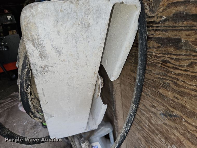 image for item DN7114 2006 GMC C5500  box truck