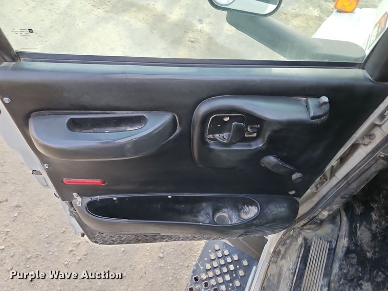 image for item DN7114 2006 GMC C5500  box truck