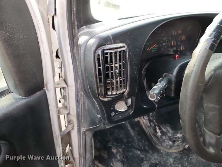 image for item DN7114 2006 GMC C5500  box truck