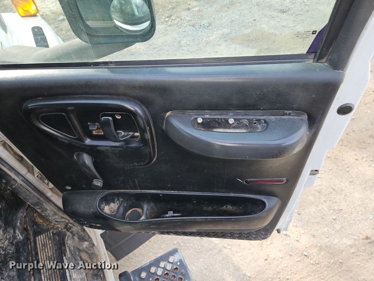 image for item DN7114 2006 GMC C5500  box truck