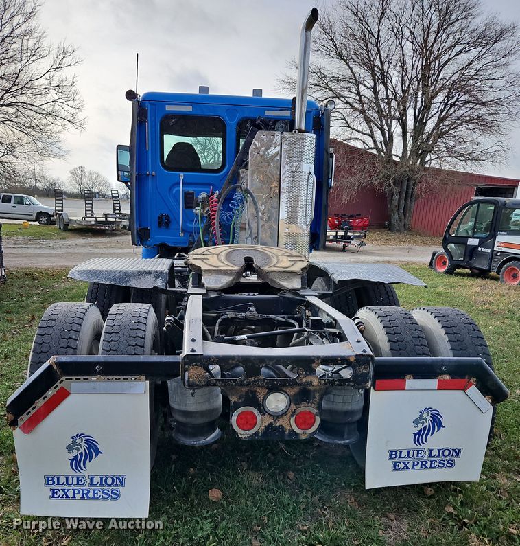 image for item DN7115 2012 Freightliner Cascadia  semi truck