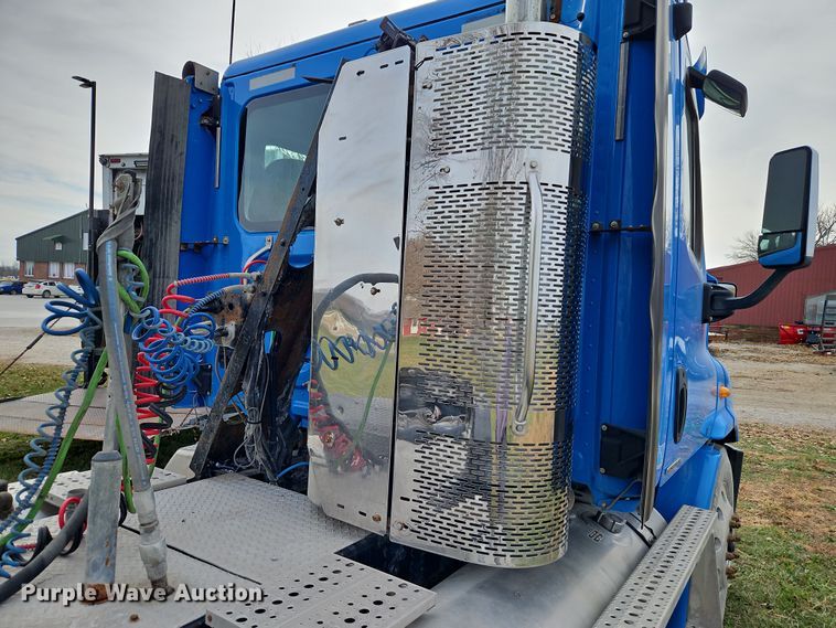 image for item DN7115 2012 Freightliner Cascadia  semi truck