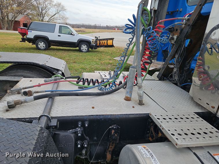 image for item DN7115 2012 Freightliner Cascadia  semi truck