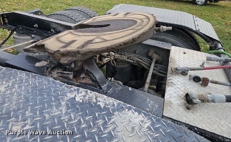 image for item DN7115 2012 Freightliner Cascadia  semi truck