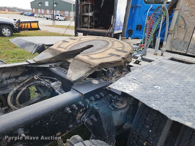 image for item DN7115 2012 Freightliner Cascadia  semi truck