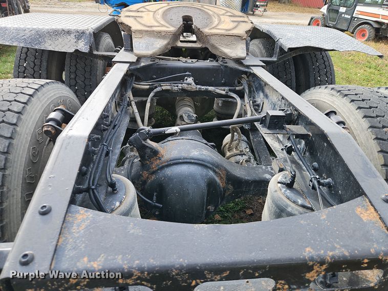 image for item DN7115 2012 Freightliner Cascadia  semi truck