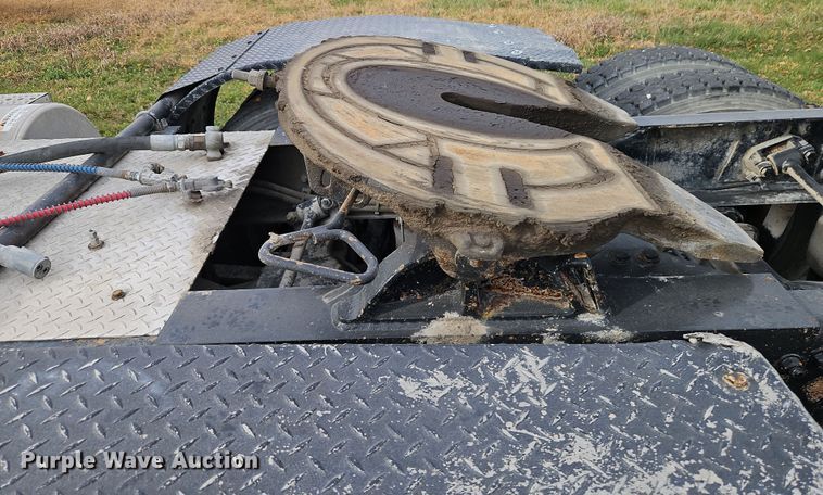 image for item DN7115 2012 Freightliner Cascadia  semi truck