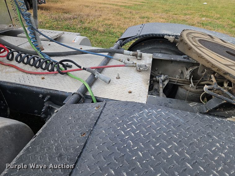 image for item DN7115 2012 Freightliner Cascadia  semi truck