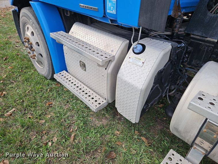 image for item DN7115 2012 Freightliner Cascadia  semi truck