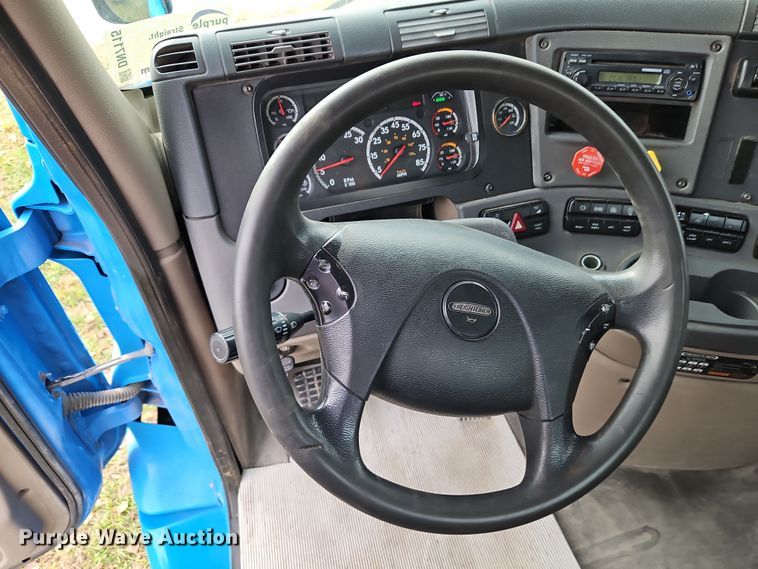 image for item DN7115 2012 Freightliner Cascadia  semi truck