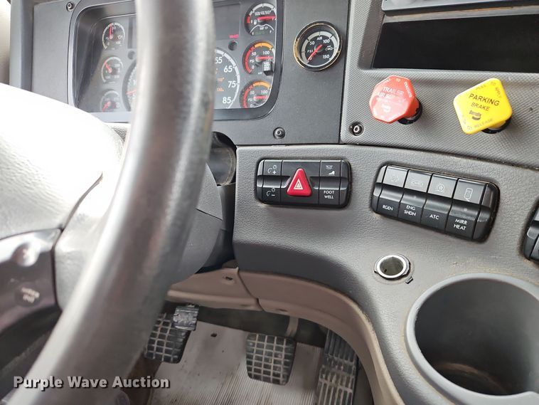 image for item DN7115 2012 Freightliner Cascadia  semi truck