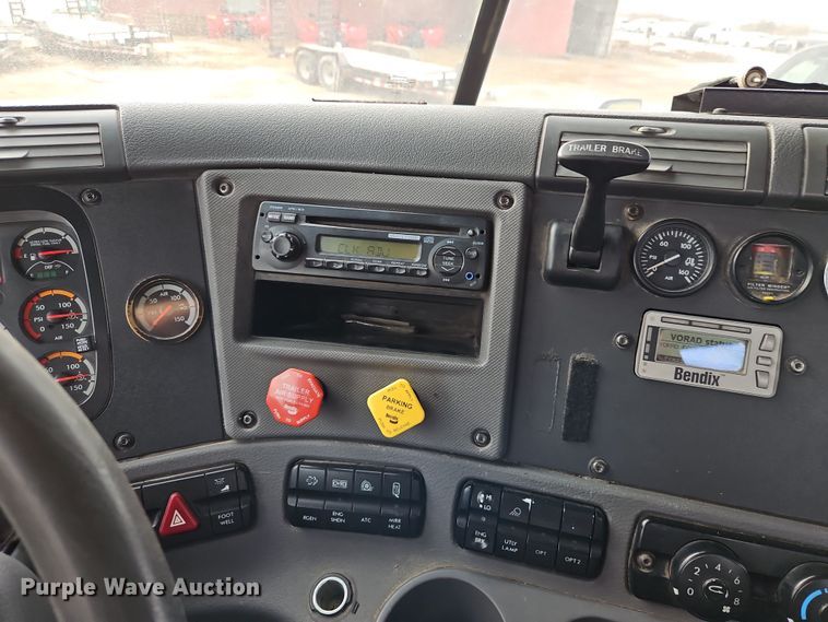 image for item DN7115 2012 Freightliner Cascadia  semi truck