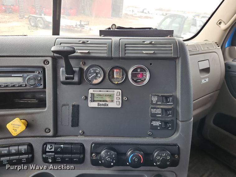 image for item DN7115 2012 Freightliner Cascadia  semi truck