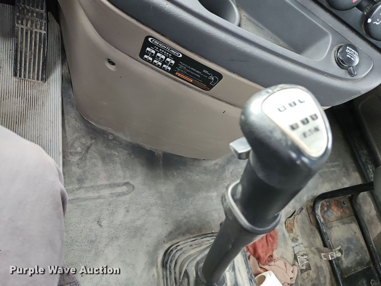 image for item DN7115 2012 Freightliner Cascadia  semi truck