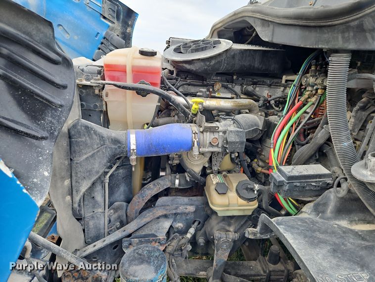 image for item DN7115 2012 Freightliner Cascadia  semi truck