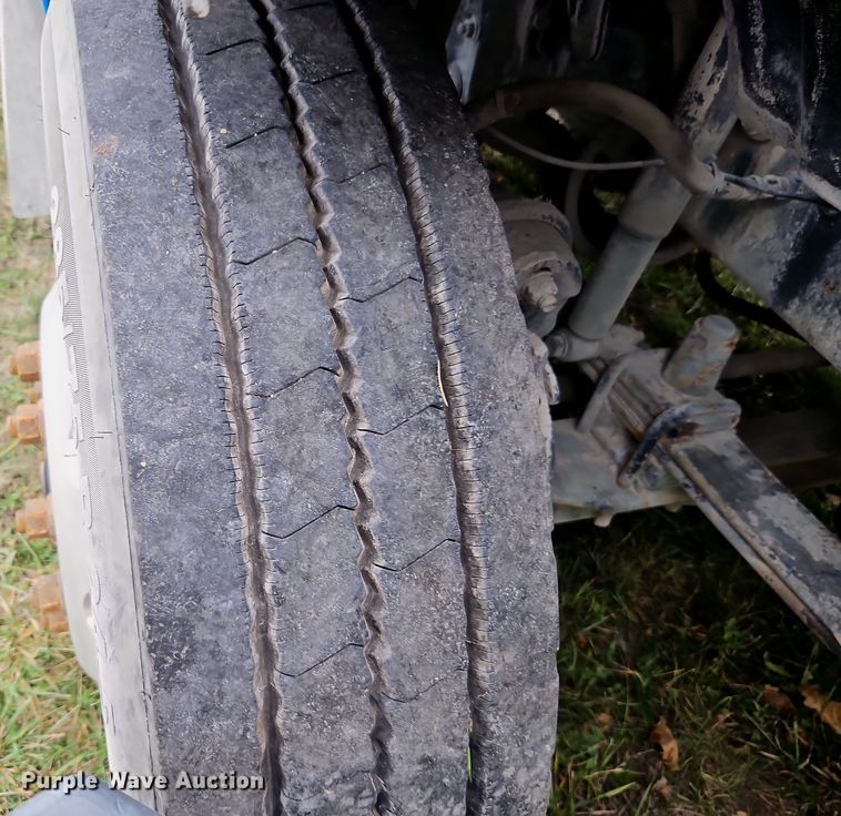 image for item DN7115 2012 Freightliner Cascadia  semi truck