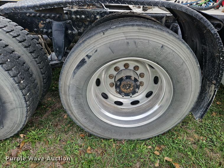 image for item DN7115 2012 Freightliner Cascadia  semi truck