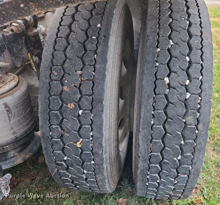 image for item DN7115 2012 Freightliner Cascadia  semi truck