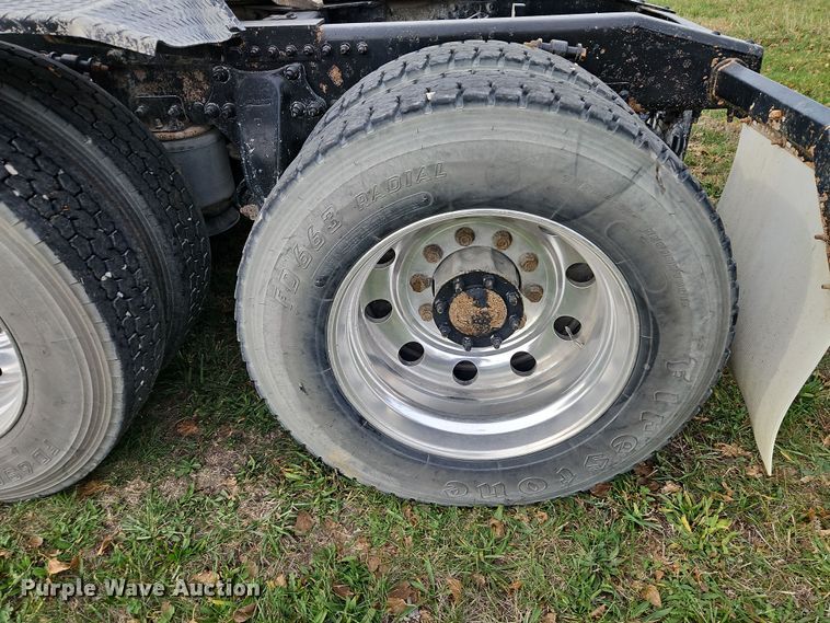 image for item DN7115 2012 Freightliner Cascadia  semi truck