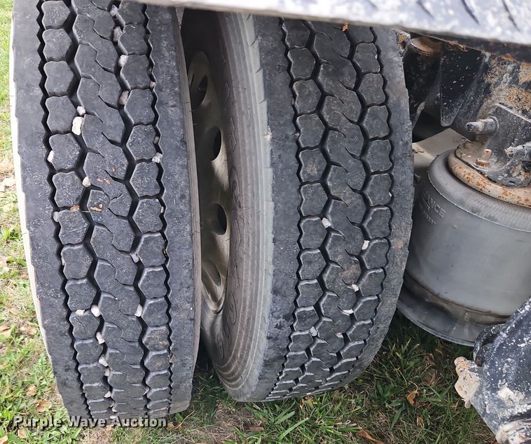 image for item DN7115 2012 Freightliner Cascadia  semi truck