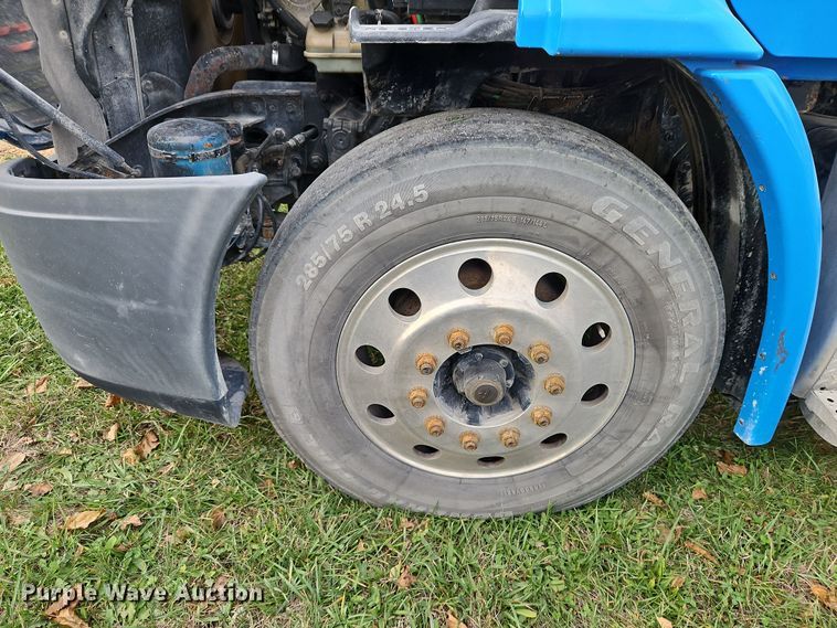 image for item DN7115 2012 Freightliner Cascadia  semi truck