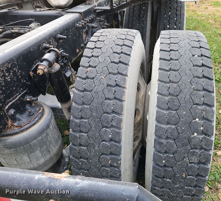 image for item DN7115 2012 Freightliner Cascadia  semi truck