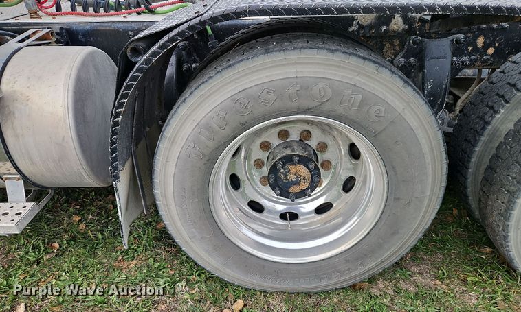 image for item DN7115 2012 Freightliner Cascadia  semi truck