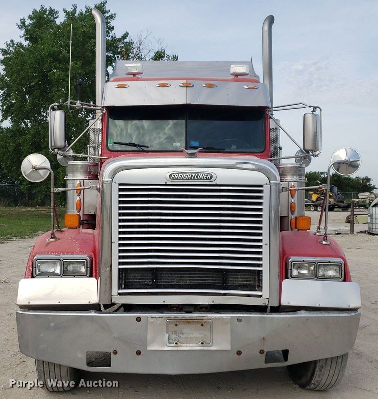 image for item DO2953 2003 Freightliner FLD132  semi truck