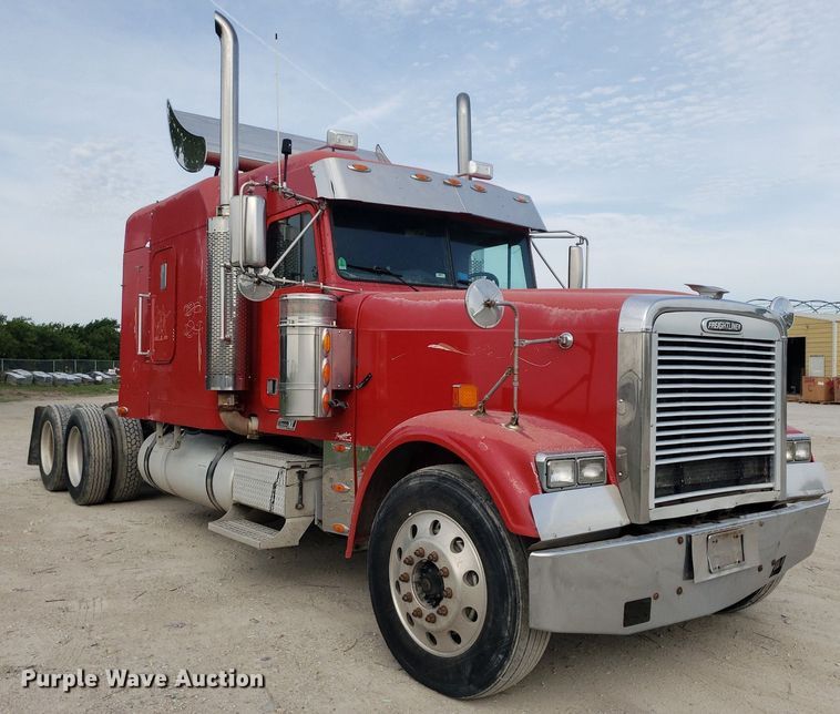 image for item DO2953 2003 Freightliner FLD132  semi truck