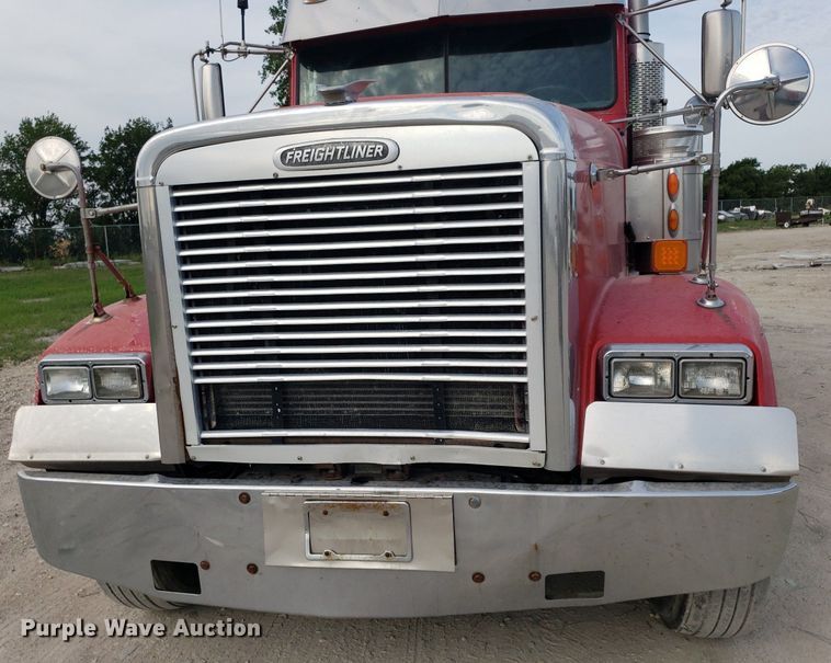 image for item DO2953 2003 Freightliner FLD132  semi truck
