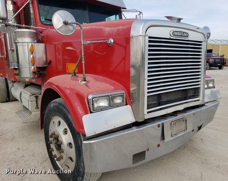 image for item DO2953 2003 Freightliner FLD132  semi truck