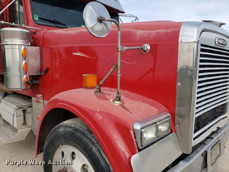 image for item DO2953 2003 Freightliner FLD132  semi truck