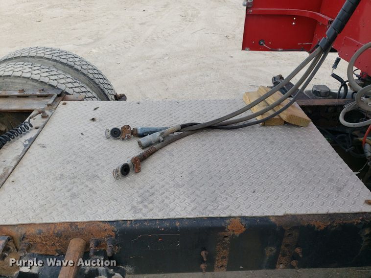 image for item DO2953 2003 Freightliner FLD132  semi truck