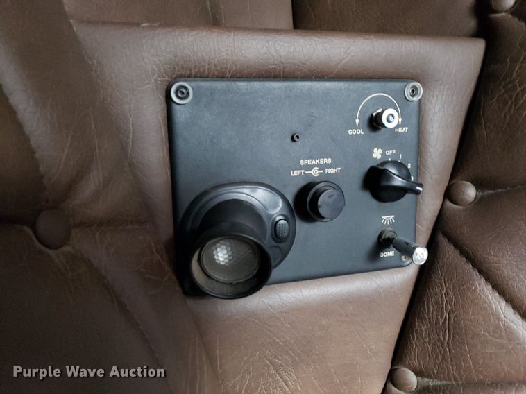 image for item DO2953 2003 Freightliner FLD132  semi truck