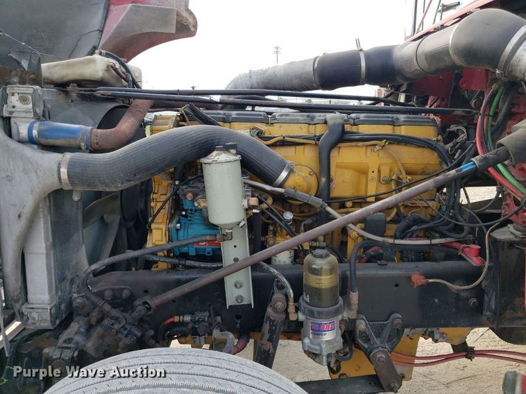 image for item DO2953 2003 Freightliner FLD132  semi truck