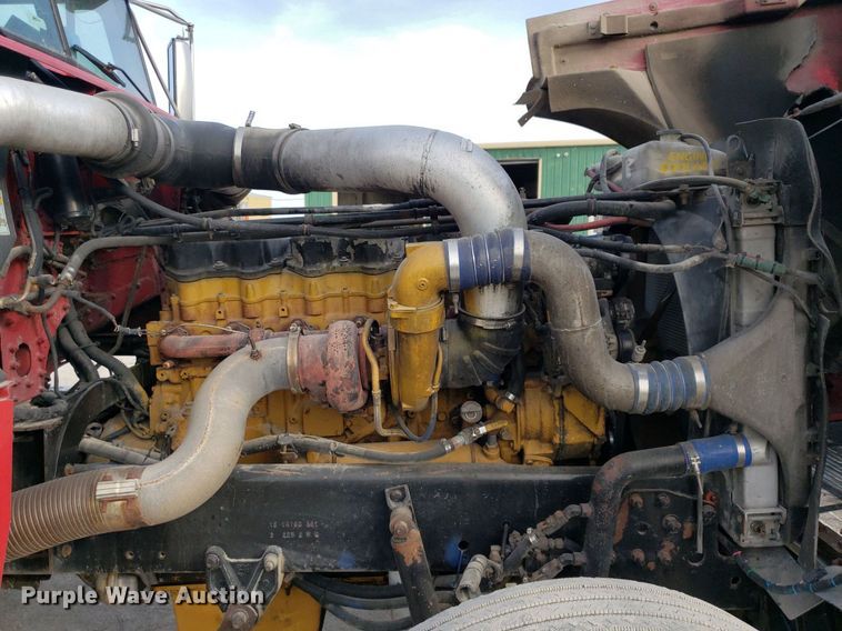 image for item DO2953 2003 Freightliner FLD132  semi truck