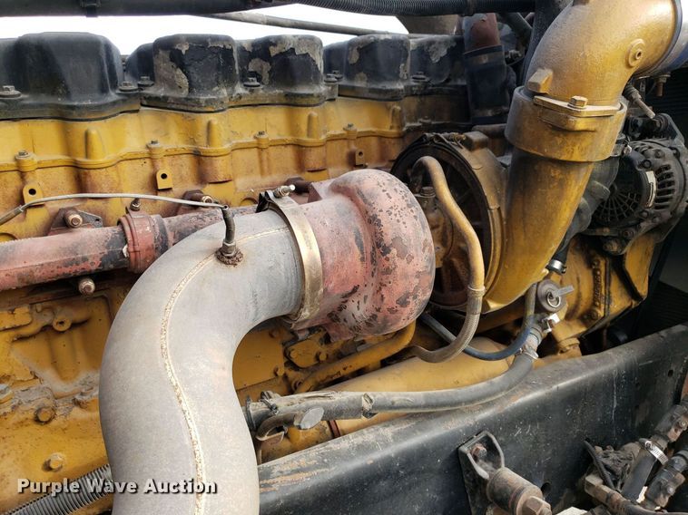 image for item DO2953 2003 Freightliner FLD132  semi truck