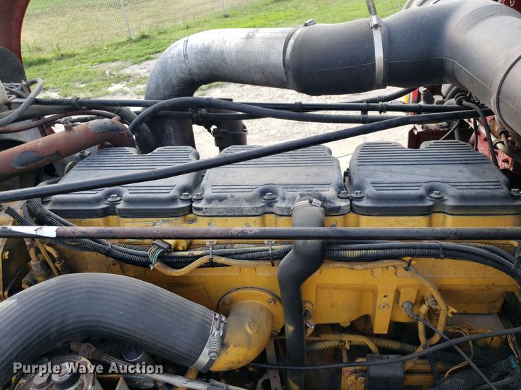 image for item DO2953 2003 Freightliner FLD132  semi truck