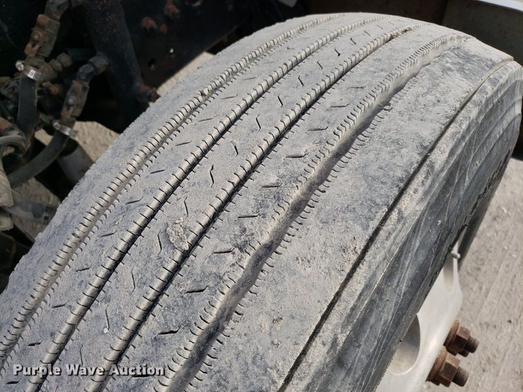 image for item DO2953 2003 Freightliner FLD132  semi truck