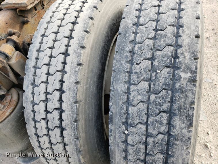 image for item DO2953 2003 Freightliner FLD132  semi truck