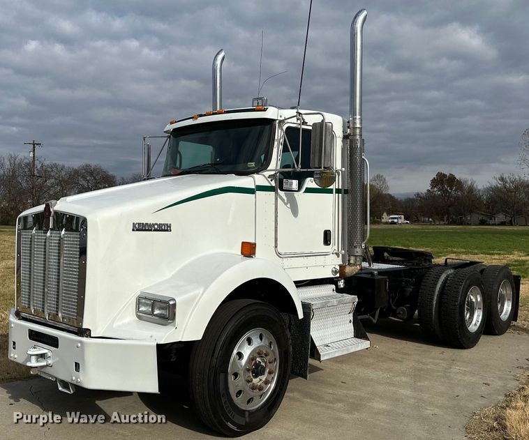 image for item DO5173 2013 Kenworth T800  semi truck
