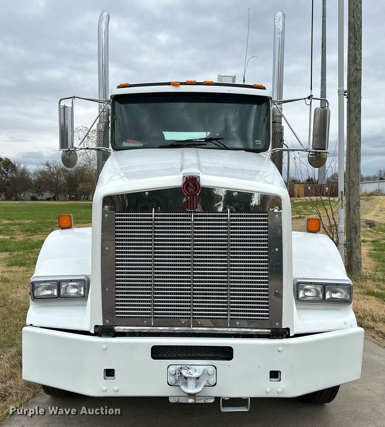 image for item DO5173 2013 Kenworth T800  semi truck