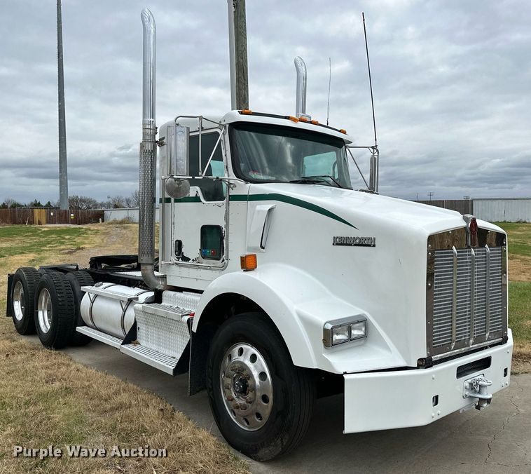 image for item DO5173 2013 Kenworth T800  semi truck