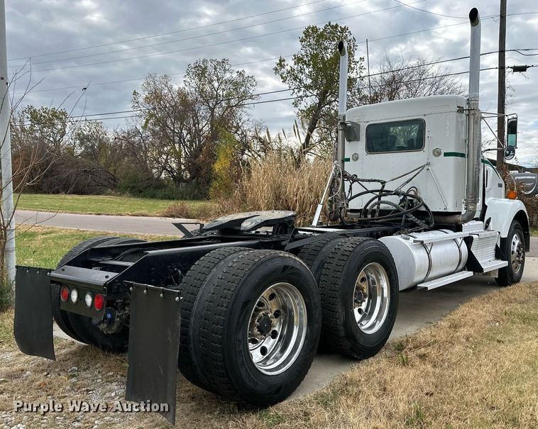 image for item DO5173 2013 Kenworth T800  semi truck