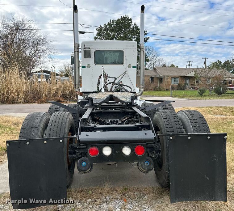 image for item DO5173 2013 Kenworth T800  semi truck