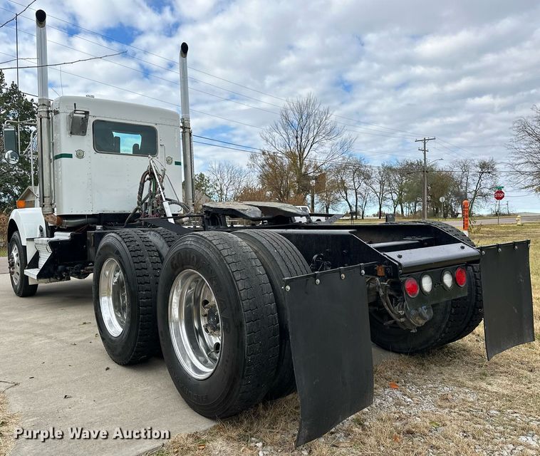 image for item DO5173 2013 Kenworth T800  semi truck