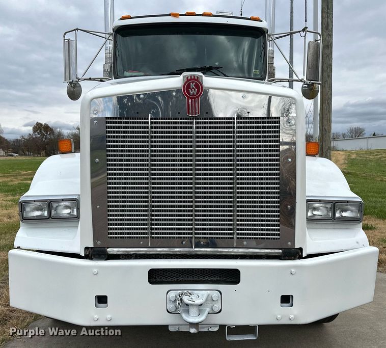 image for item DO5173 2013 Kenworth T800  semi truck