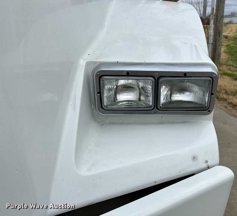 image for item DO5173 2013 Kenworth T800  semi truck